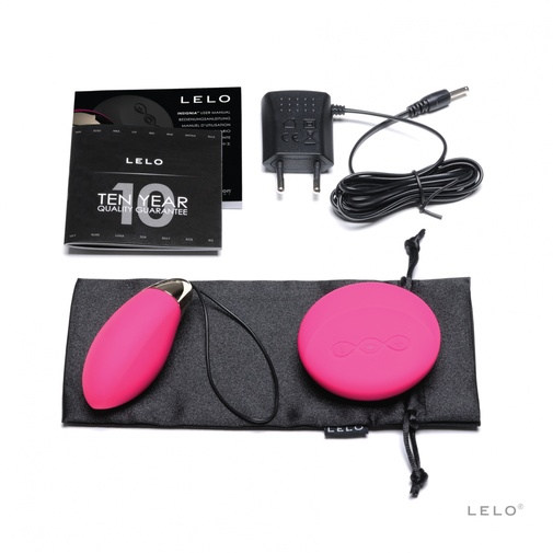 Lelo Lyla 2 csomag tartalmaz egy vibrotojást, vezérlőt, tárolótasakot és töltőkábelt.