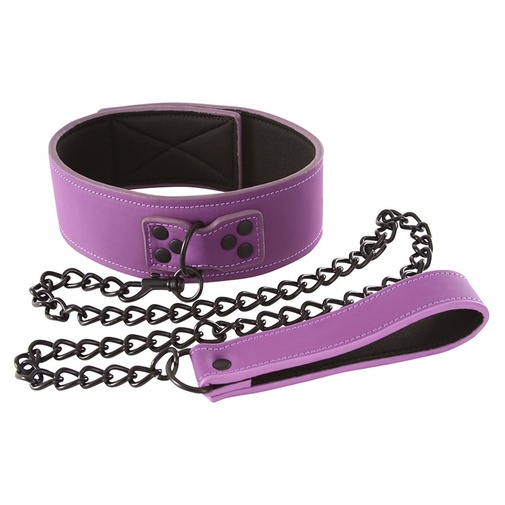 Lila színű vinil BDSM nyakörv, aminek a belső oldala ki van bélelve, a nyakörv láncos pórázzal van ellátva - Lust Bondage Collar.