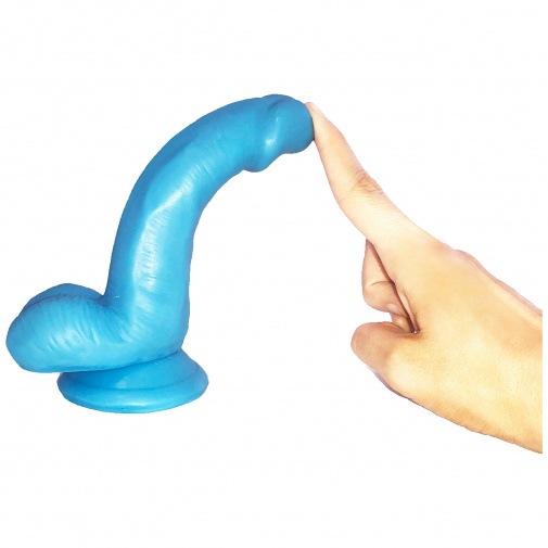 A kék színű Happy Dicks dildó rugalmasságának ábrázolása.